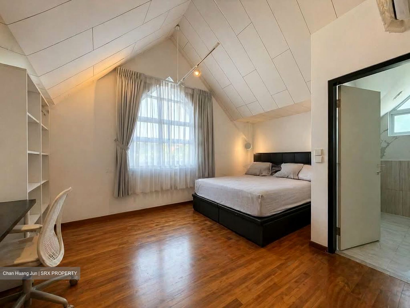 Flora Road (D17), Semi-Detached #550998421